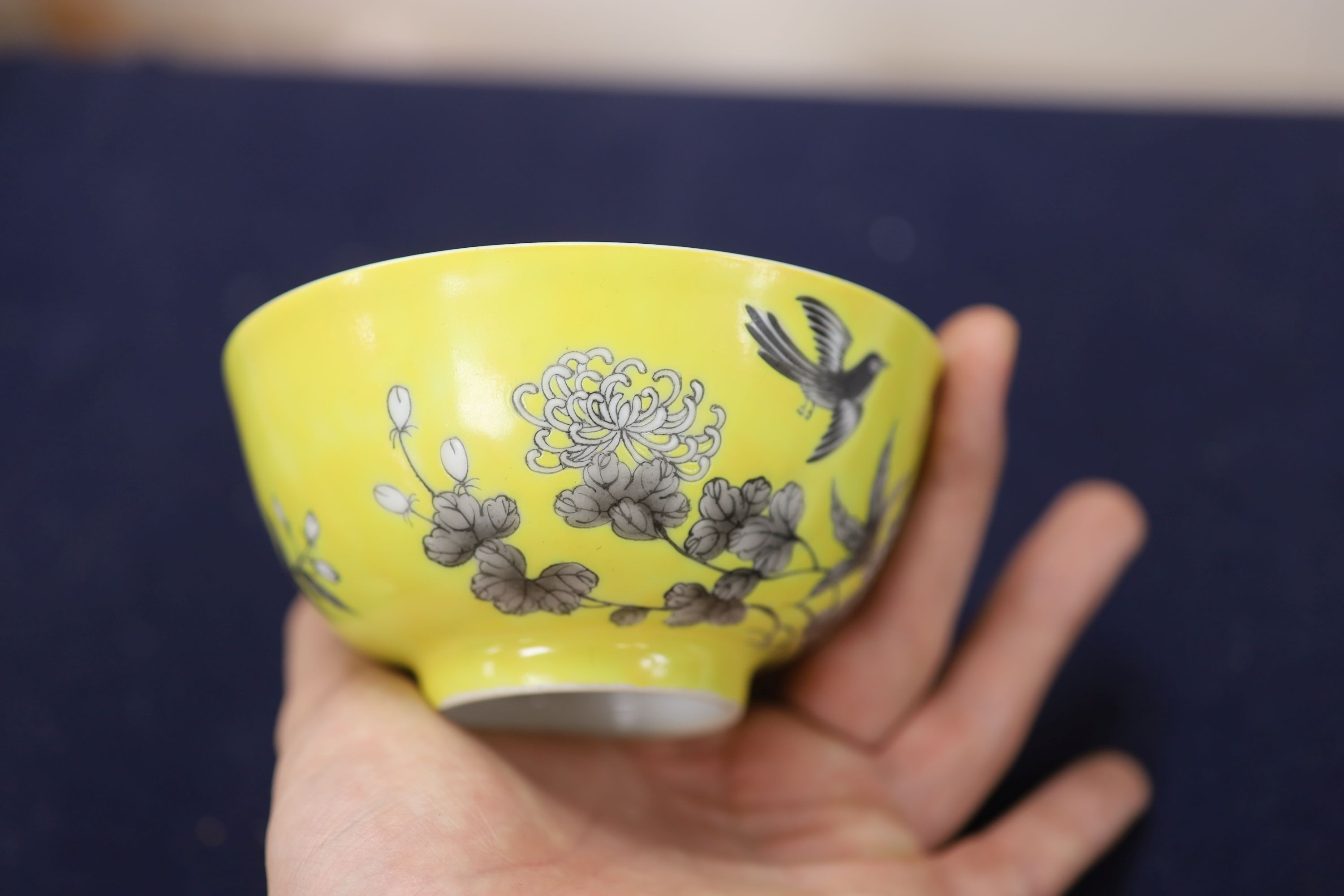 A Chinese yellow ground bowl, diameter 12cm